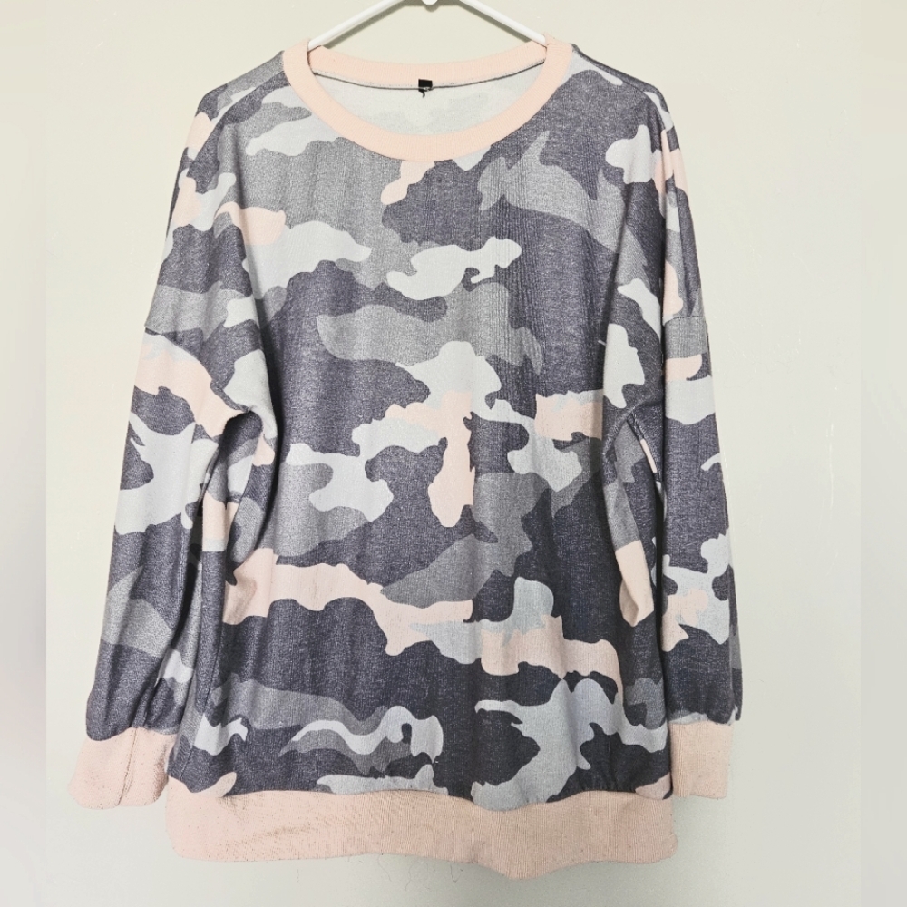 Oversized Camo Sweatshirt Womens L Gray and Blush Pink